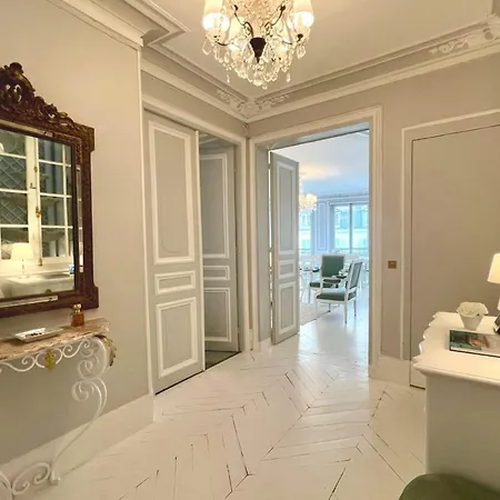Bright And Well-decorated Parisian-style Nest *