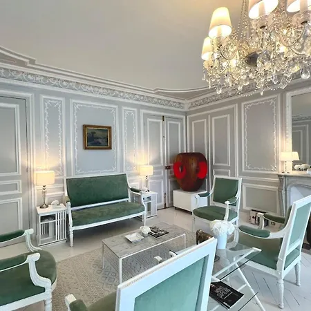 Bright And Well-decorated Parisian-style Nest