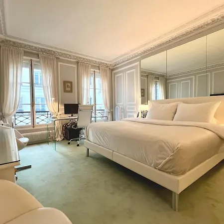 Bright And Well-decorated Parisian-style Nest Παρίσι