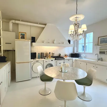 Bright And Well-decorated Parisian-style Nest Διαμέρισμα *